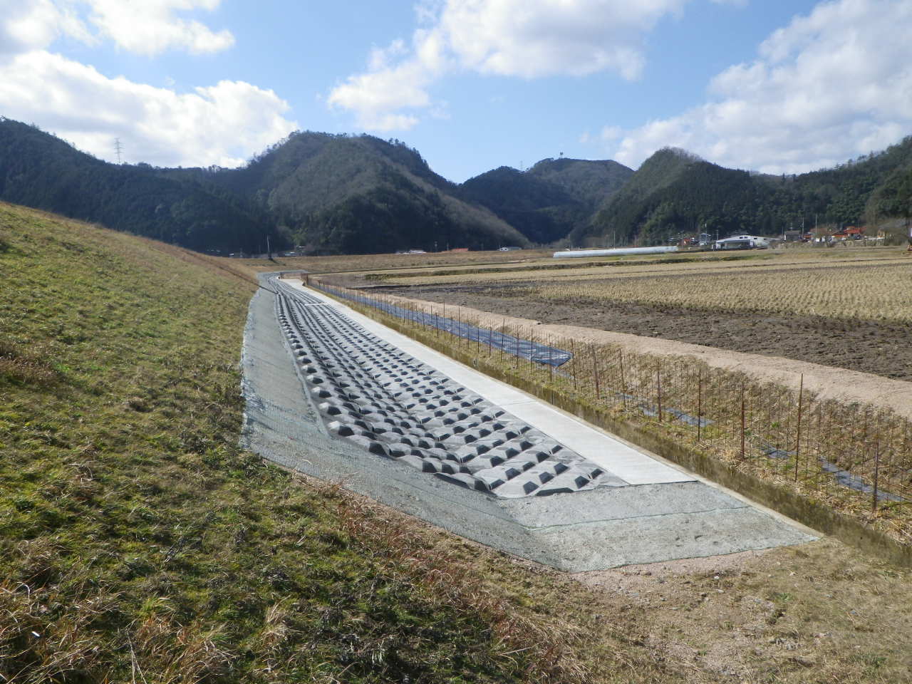 江の川梶矢地区堤防強化工事